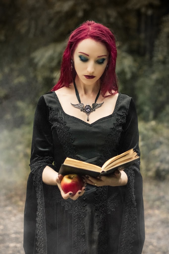The Medieval Sorceress - VenusMantrap